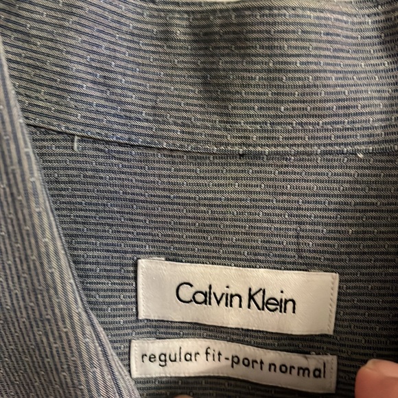 SALE!!!!MENS CALVIN KLEIN DRESS SHIRT 5/25!!! 🔥🔥 - Picture 2 of 8